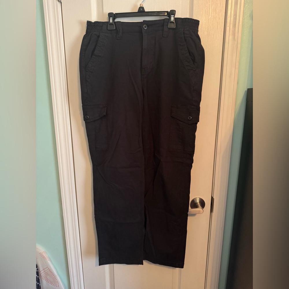 American Eagle black cargo pants